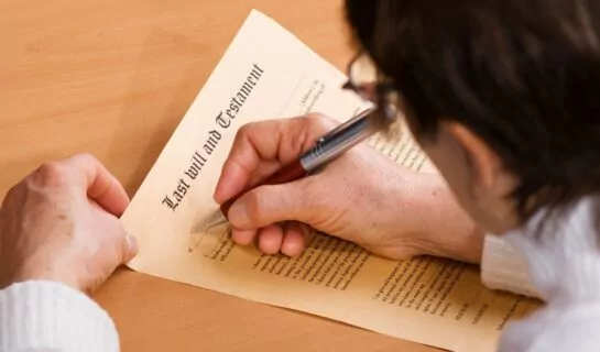 Warum Alleinerziehende ein Testament verfassen sollten